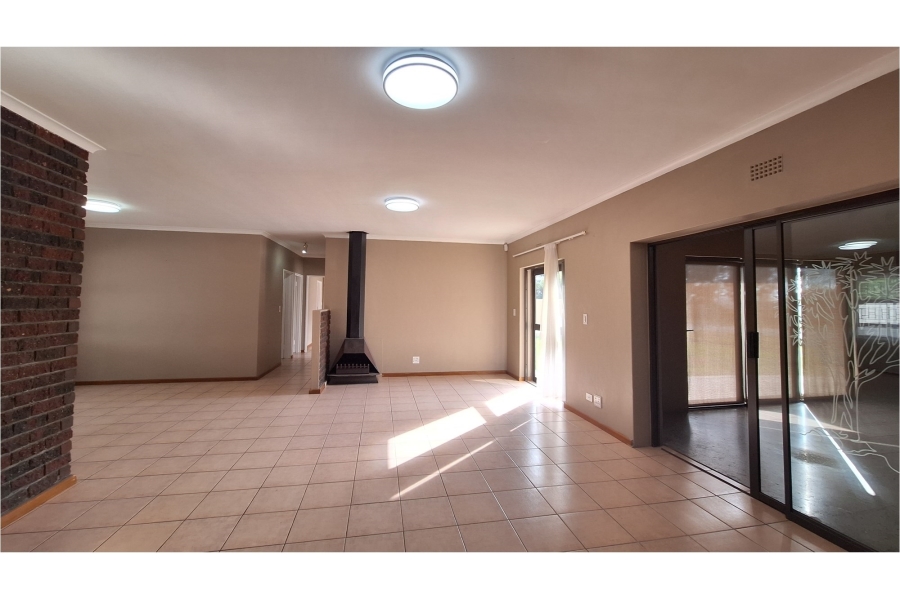 3 Bedroom Property for Sale in Middedorp Western Cape